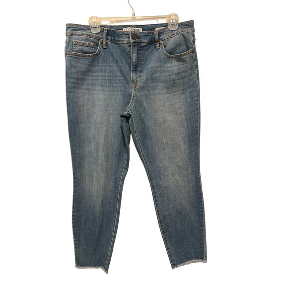 Code Bleu Classic Crop Ankle Jeans Medium Wash Sz 14P Raw Hem Stretch Timeless - Picture 1 of 11